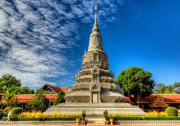 003silver-pagoda-Phnom-Penh-Tours