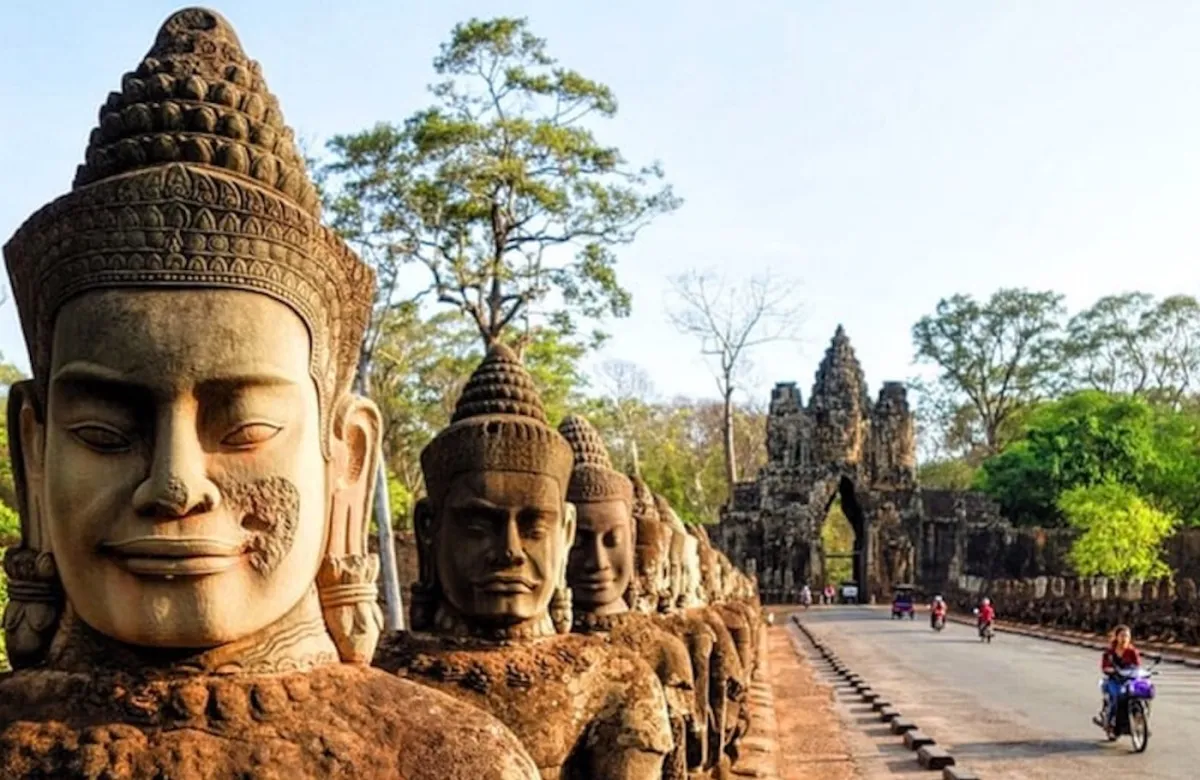 005Cambodia-Angkor-Wat-Temple